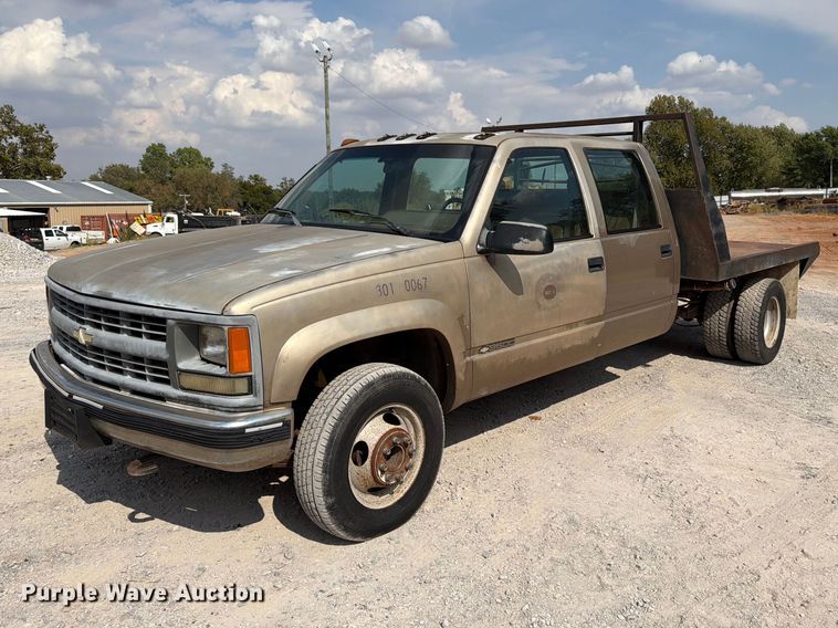 1994 Chevrolet C3500 Crew Cab flatbed pickup truck - EW8946