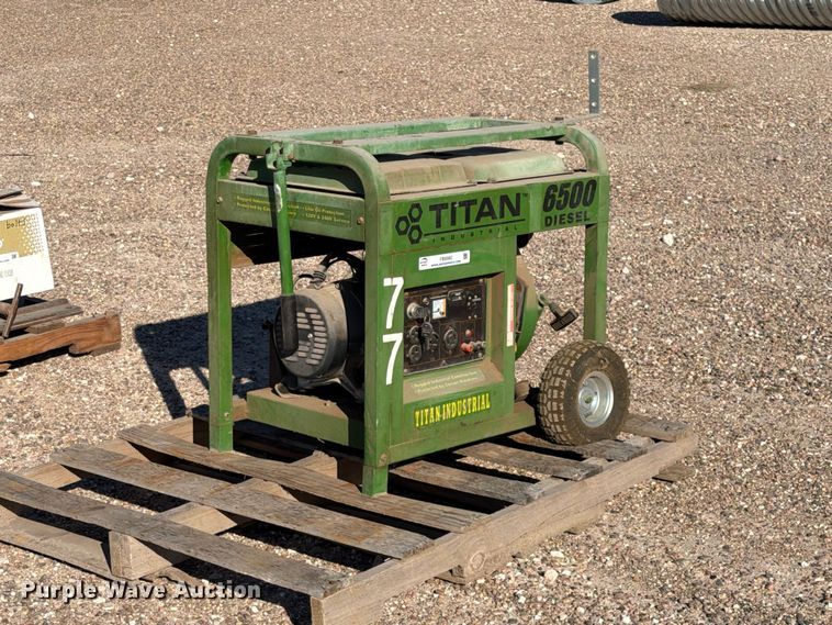 Titan Industries 6500 generator - FB8982