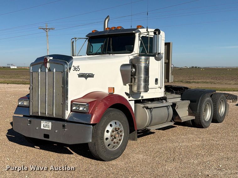 2007 Kenworth W900 semi truck - FB8985