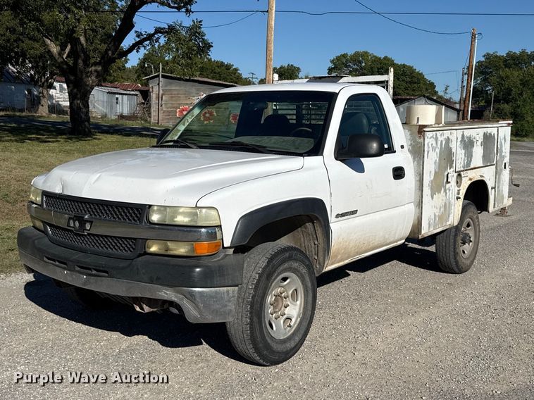 2002 Chevrolet Silverado 2500 utility bed pickup truck - FC4502