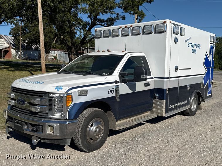 2017 Ford F-350 ambulance - FC4503