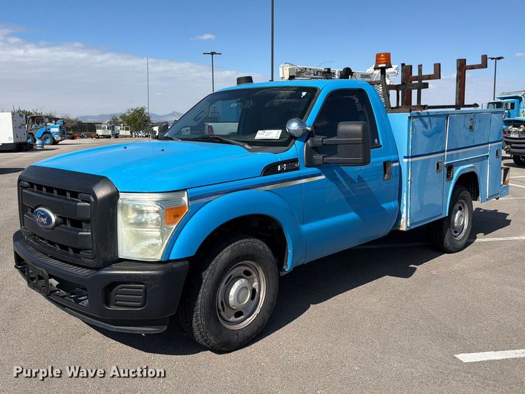2011 Ford F350 Super Duty utility bed pickup truck - FI2040