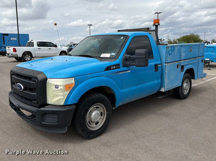2011 Ford F350 Super Duty utility bed pickup truck - FI2044