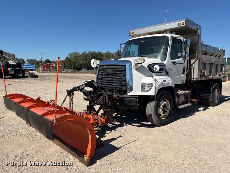 2015 Freightliner 108SD dump truck - FK3853