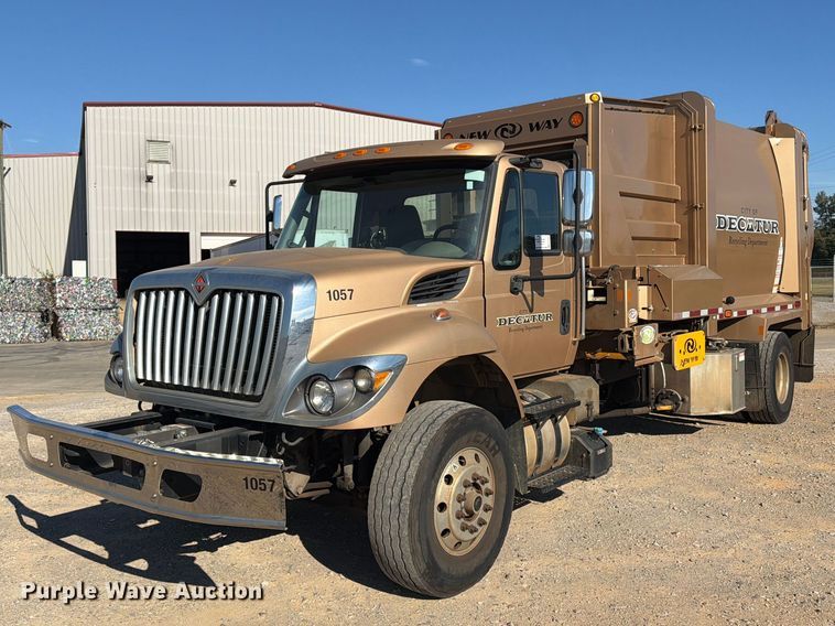 2019 International WorkStar refuse truck - FN2062