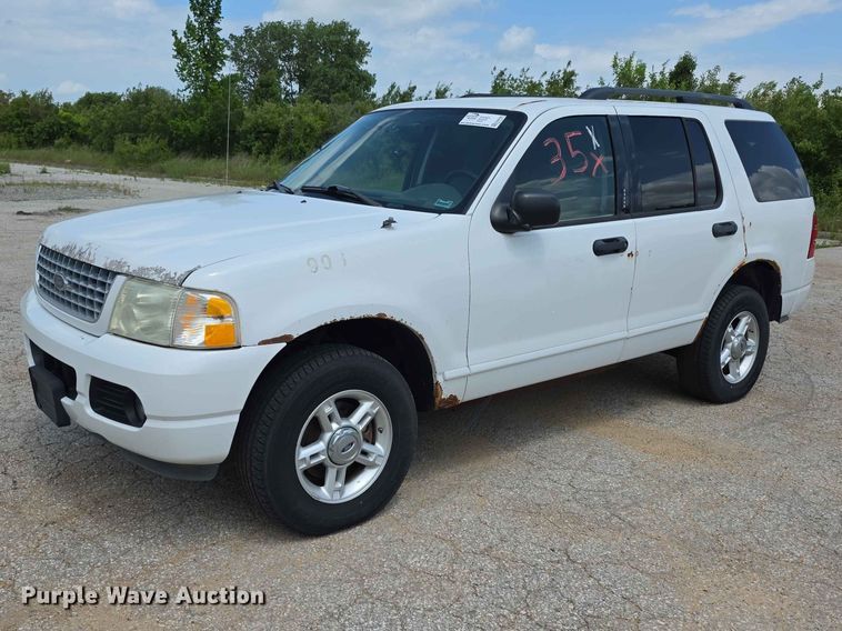 2004 Ford Explorer SUV - FN5705