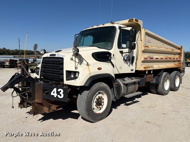 2017 Freightliner 114SD Dump truck - FP3130