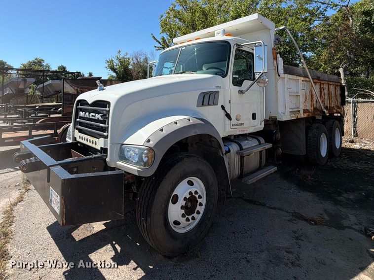 2016 Mack GU433 dump truck - FU1100