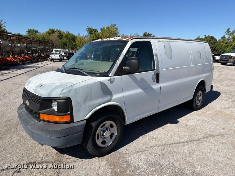 2005 Chevrolet Express 1500 van - FU1117