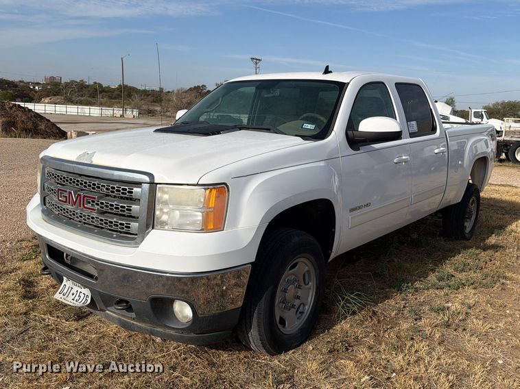 2014 GMC Sierra 2500HD Crew Cab pickup truck - DK6604
