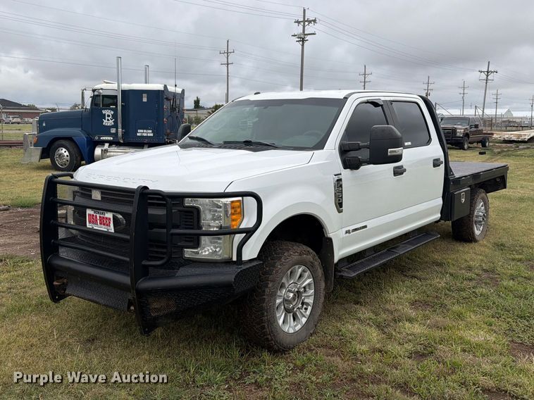 2017 Ford F250 Super Duty Crew Cab bale bed pickup truck - EI7680