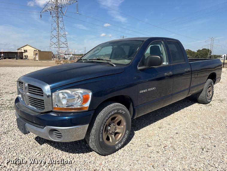 2006 Ram 1500 Crew Cab pickup truck - ES8182