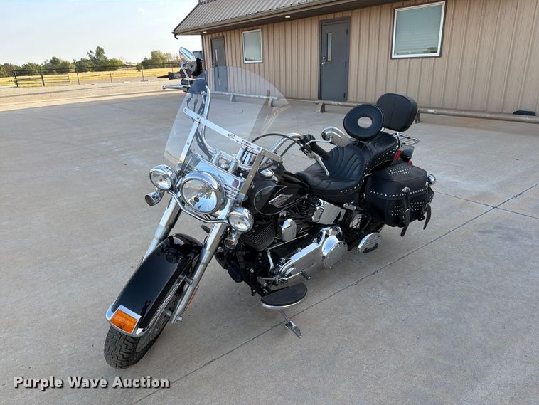 2010 Harley-Davidson Heritage Softail Classic motorcycle - EW8896