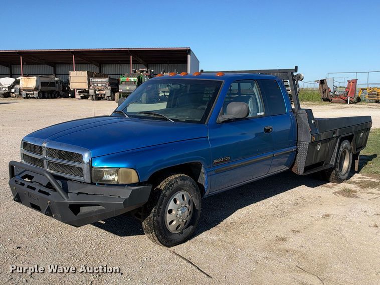 1999 Dodge Ram 3500 Ext. Cab flatbed pickup truck - EX2358