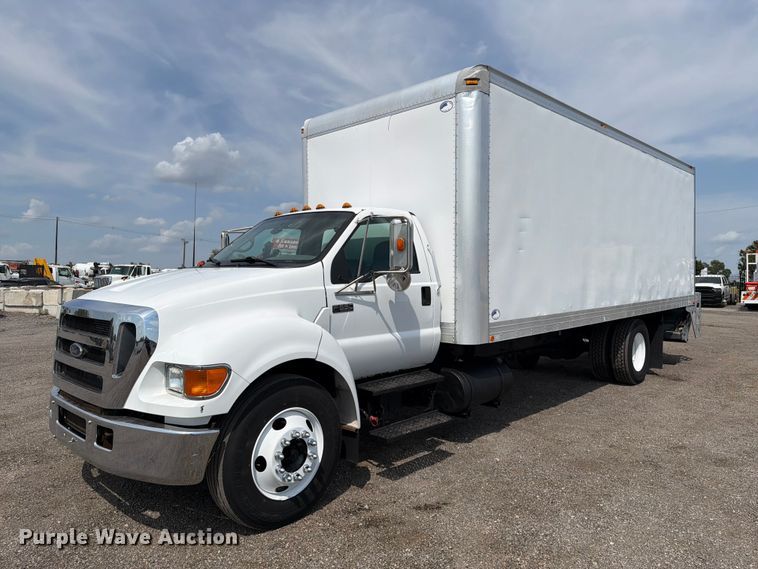 2006 Ford F650 flatbed truck - FB5045