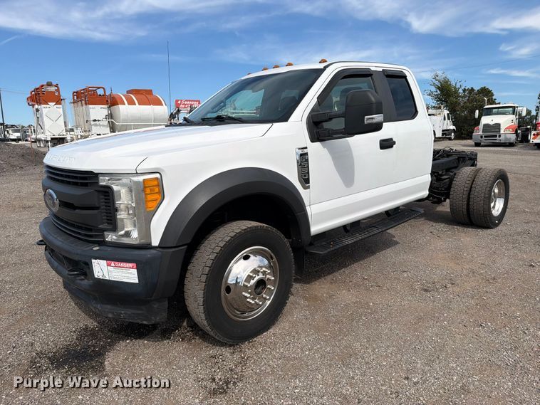 2017 Ford F550 Super Duty Ext. Cab truck cab and chassis - FB5194