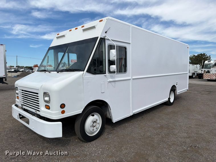 2011 Freightliner MT45 delivery van - FB5196