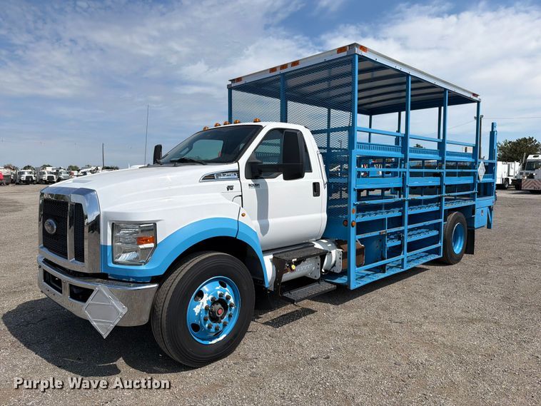 2017 Ford F-750 Super Duty flatbed truck - FB5215