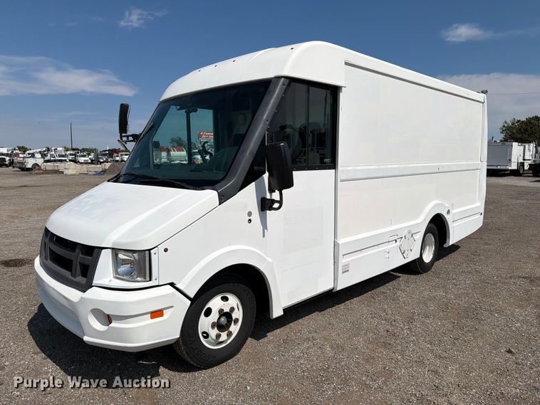 2013 Isuzu NPR HD delivery van - FB5216
