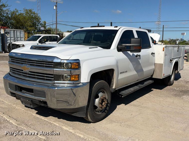 2017 Chevrolet Silverado 3500HD Crew Cab utility bed pickup truck - FB8361