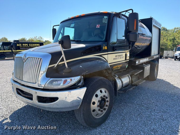 2005 International 4300 sewer jetter truck - FC3421