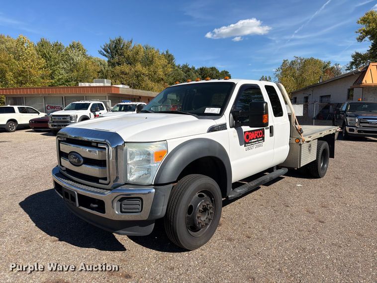 2016 Ford F550 Ext. Cab flatbed truck - FG3043