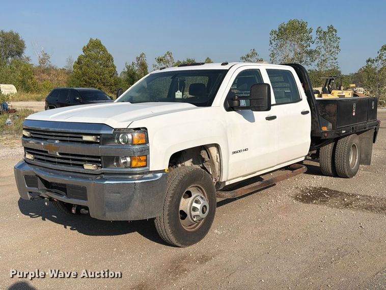 2016 Chevrolet Silverado 3500HD Crew Cab pickup truck - FI0426