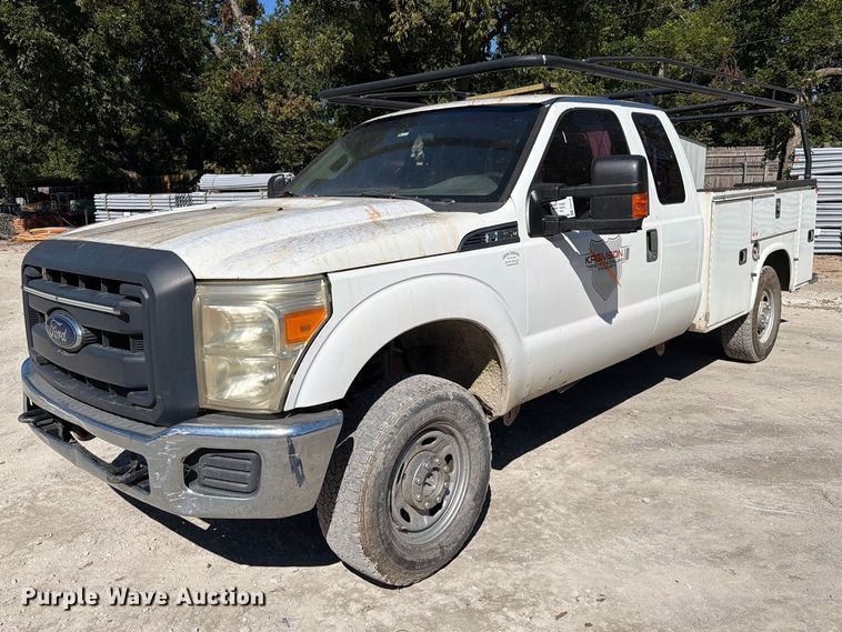 2015 Ford F-250 Super Duty Ext. Cab utility bed pickup truck - FI0439