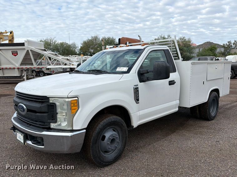 2017 Ford F350 Super Duty utility bed pickup truck - FI2035