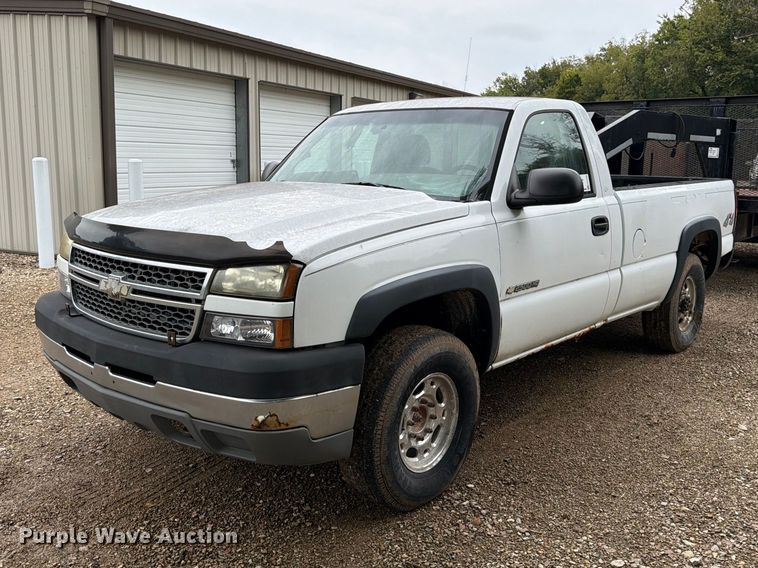 2005 Chevrolet Silverado pickup truck - FK3498