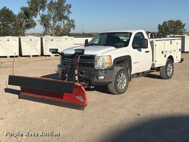 2011 Chevrolet Silverado 2500HD utility bed pickup truck - FP3134