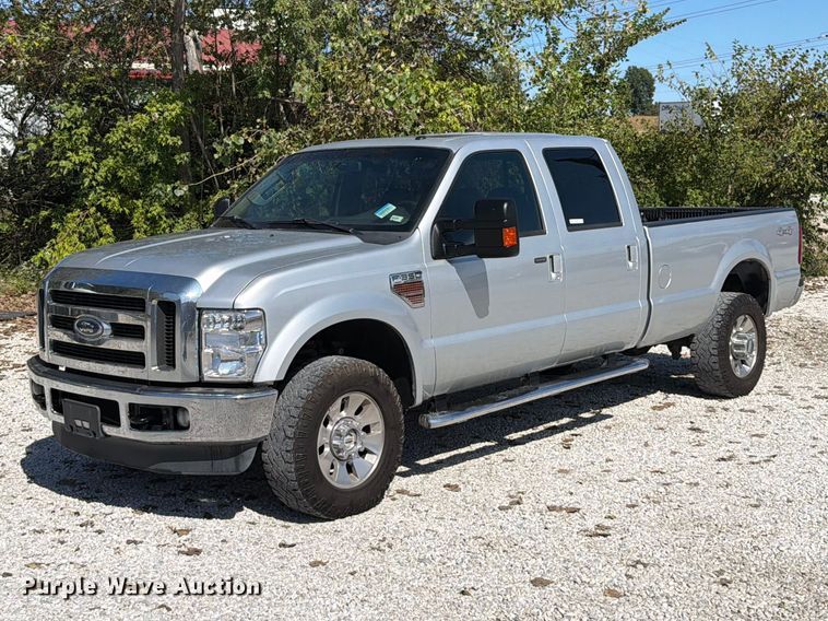 2010 Ford F350 Super Duty Crew Cab pickup truck - FT6422