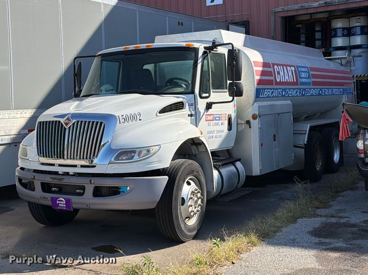 2015 International 4400SBA fuel truck - FT6460