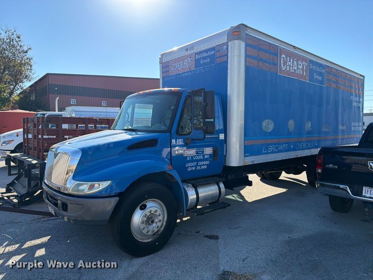 2003 International 4300SBA box truck - FT6462