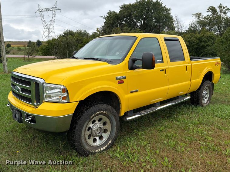2005 Ford F350 Super Duty Amarillo Crew Cab pickup truck - FT6801