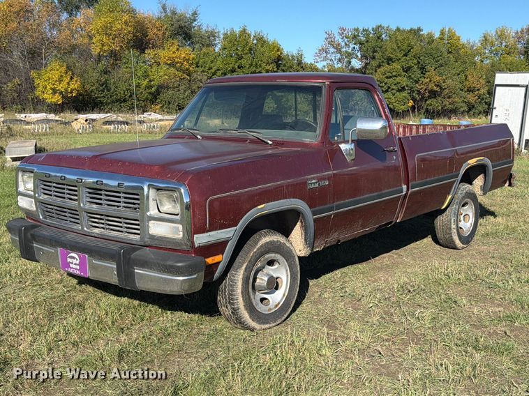 1993 Dodge W150 pickup truck - FT7535