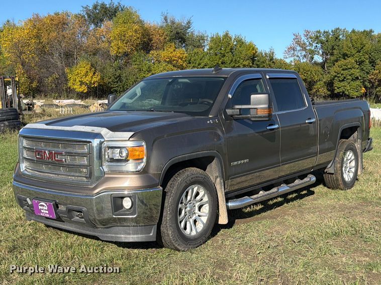 2015 GMC Sierra 1500 Crew Cab pickup truck - FT7536