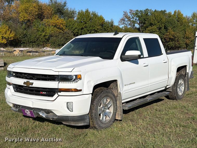 2017 Chevrolet Silverado 1500 Crew Cab pickup truck - FT7537