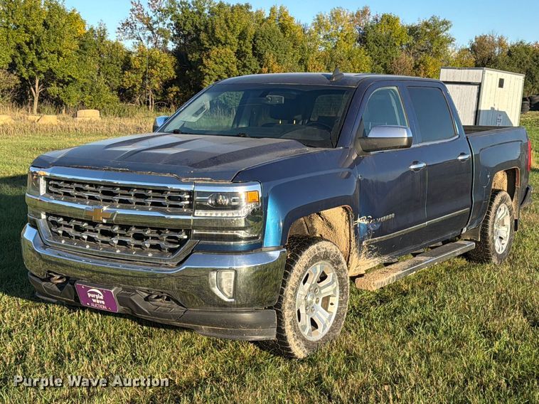 2018 Chevrolet Silverado 1500 Crew Cab pickup truck - FT7541