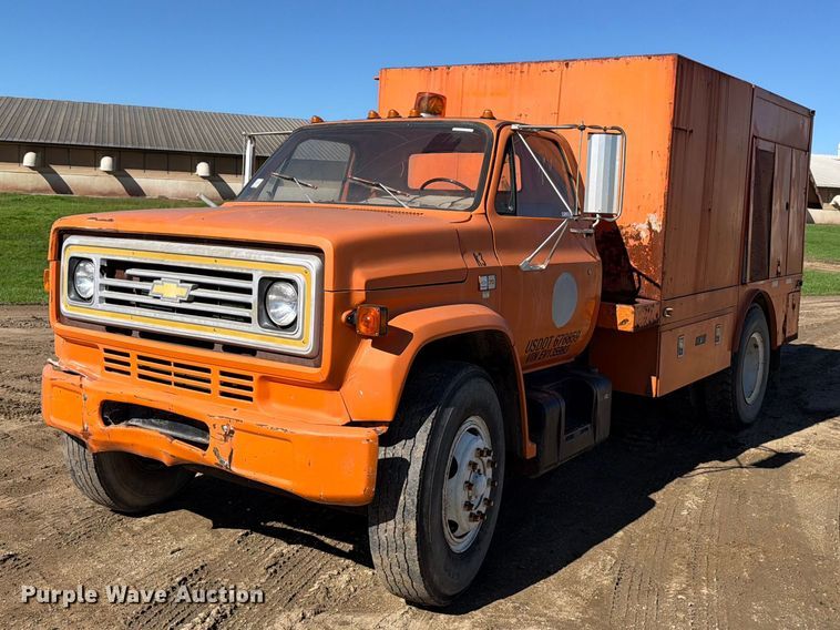 1984 Chevrolet C7 tank truck - FT7543