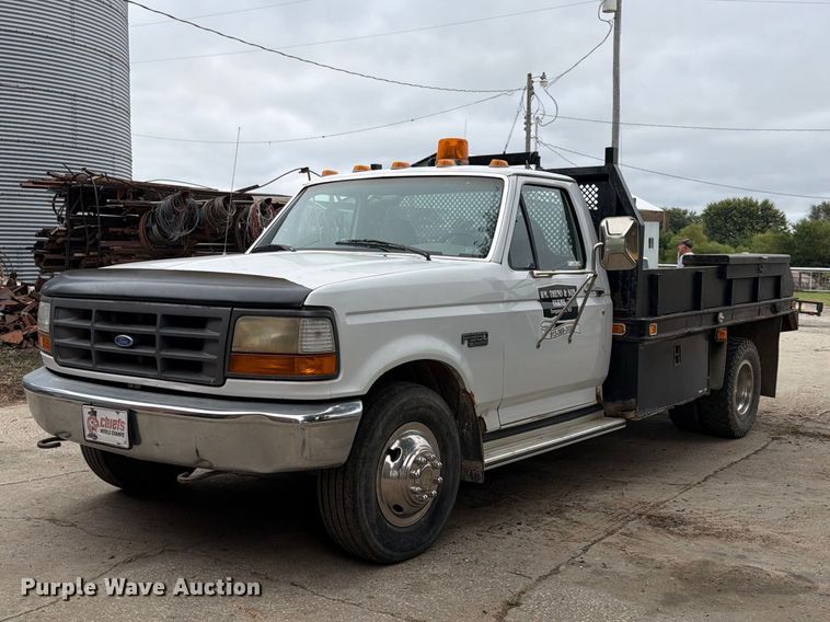 1996 Ford F350 flatbed pickup truck - FU4698