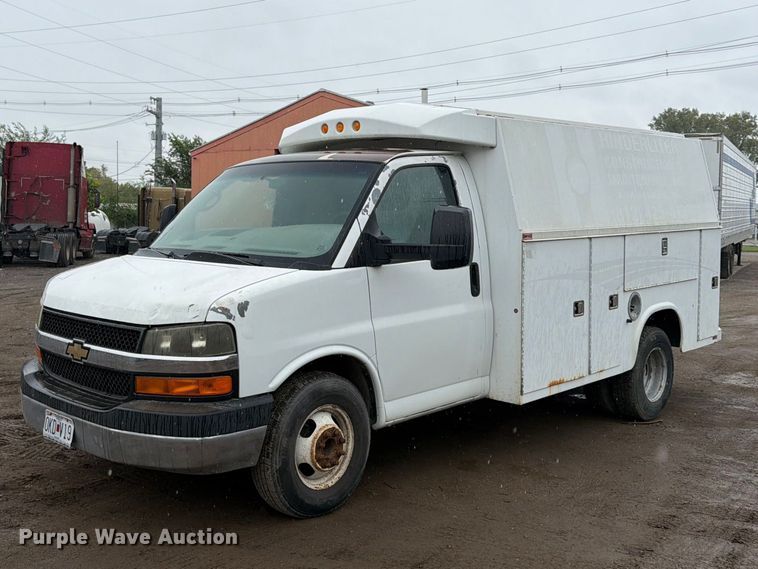 2012 Chevrolet Express 3500 utility van - FU4725