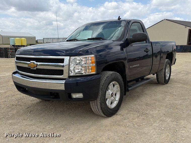2010 Chevrolet Silverado 1500 pickup truck - NA9517