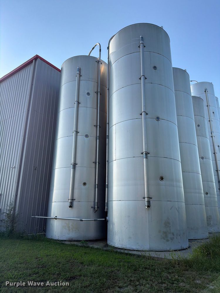 (2) Columbian TecTank silos - NF9526