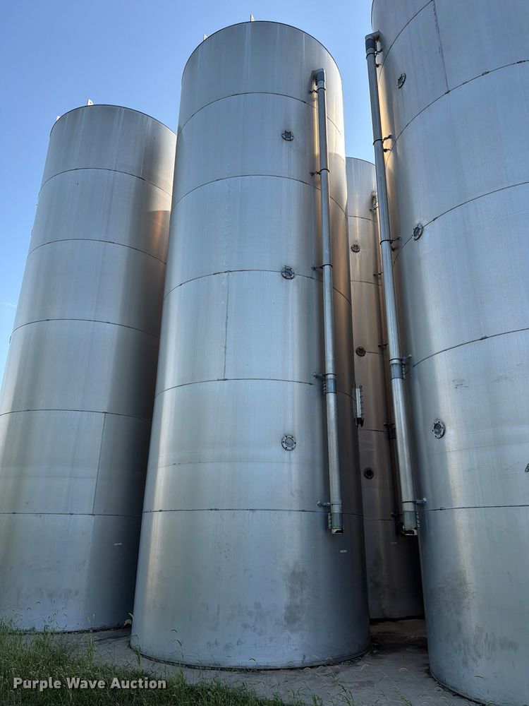 (2) Columbian TecTank silos - NF9527