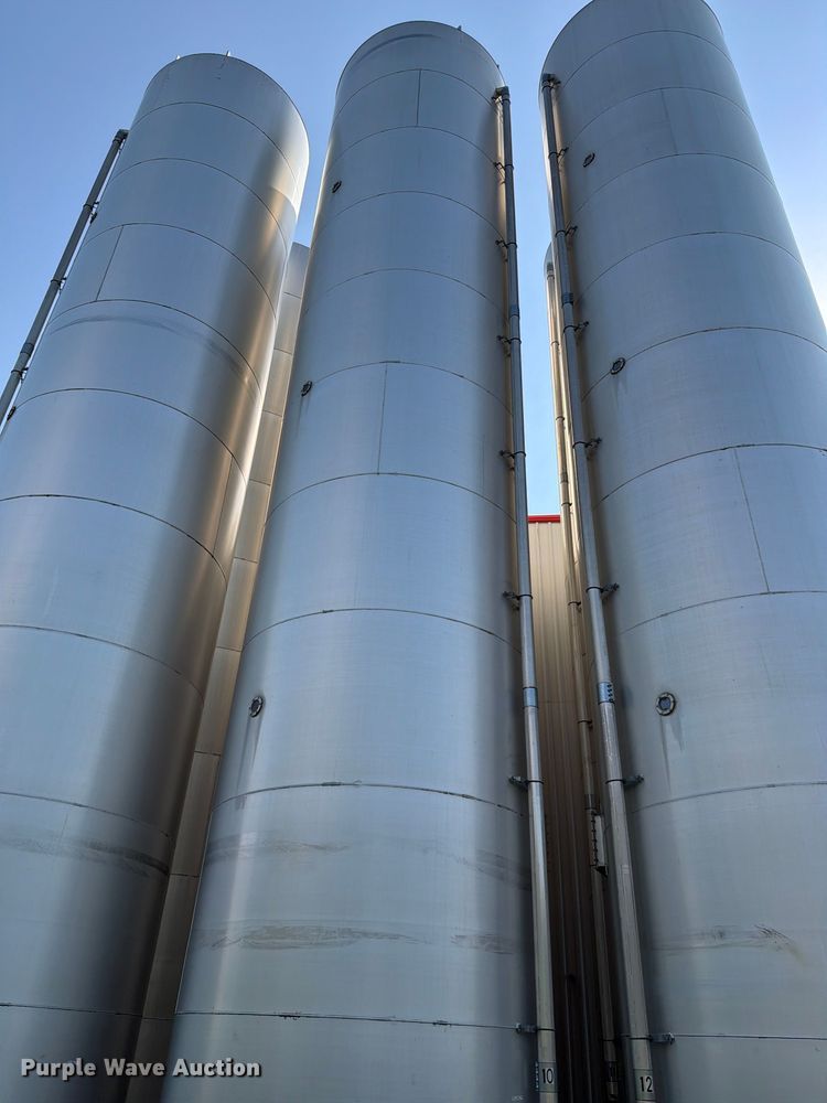 (2) CST Storage silos - NF9530