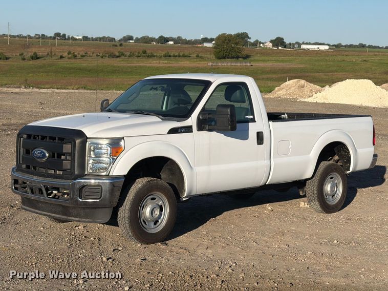 2011 Ford F350 Super Duty pickup truck - OE9748