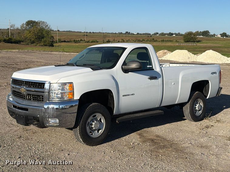 2010 Chevrolet Silverado 2500HD pickup truck - OE9749