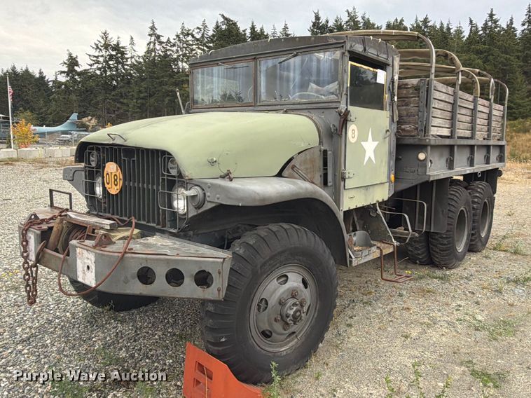 1952 GMC M35 Series Military flatbed truck - YA4647