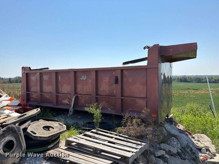 J&J 7-27-05 dump bed - DZ4710